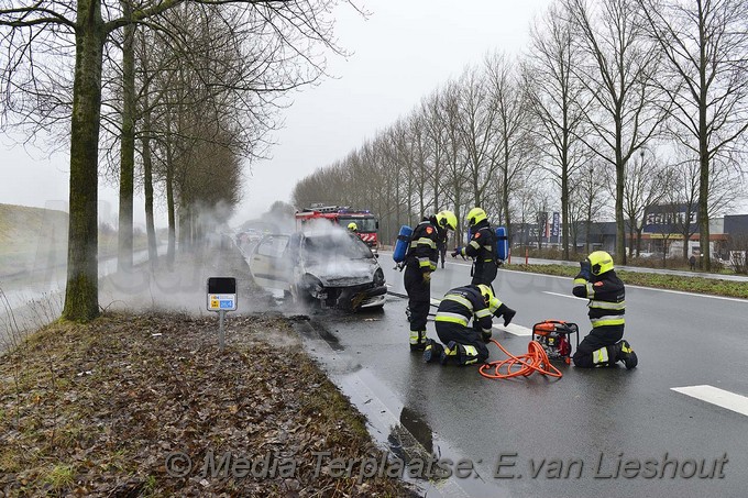 Mediaterplaatse auto brand weg om de noord hoofddorp 2022017 Image00006