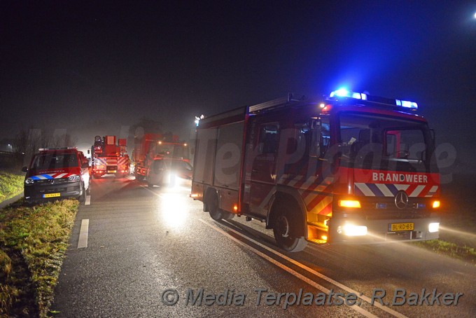 MediaTerplaatse auto te water N206 zoeterwoude 01122017 Image00002