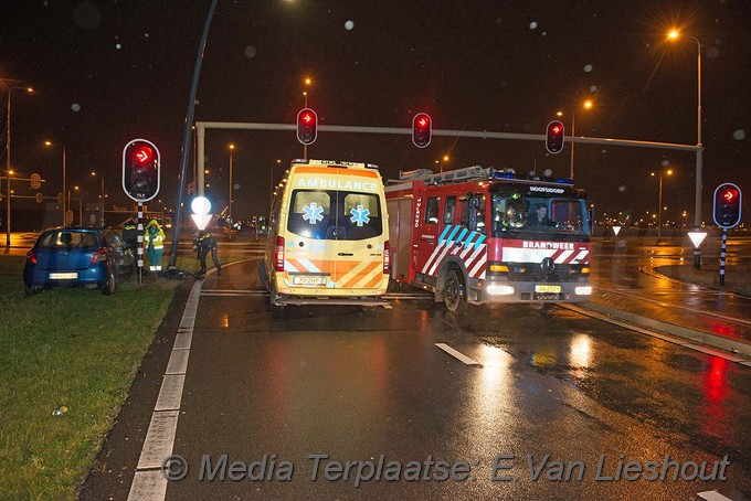 MediaTerplaatse auto mist bocht hoofddorp 30122017 Image00001