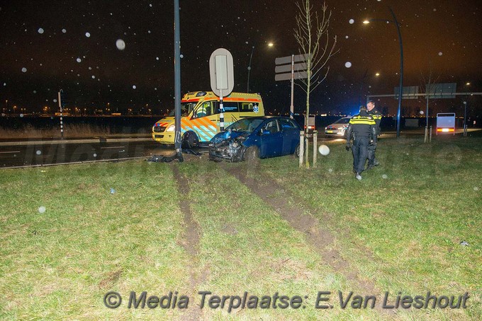 MediaTerplaatse auto mist bocht hoofddorp 30122017 Image00003