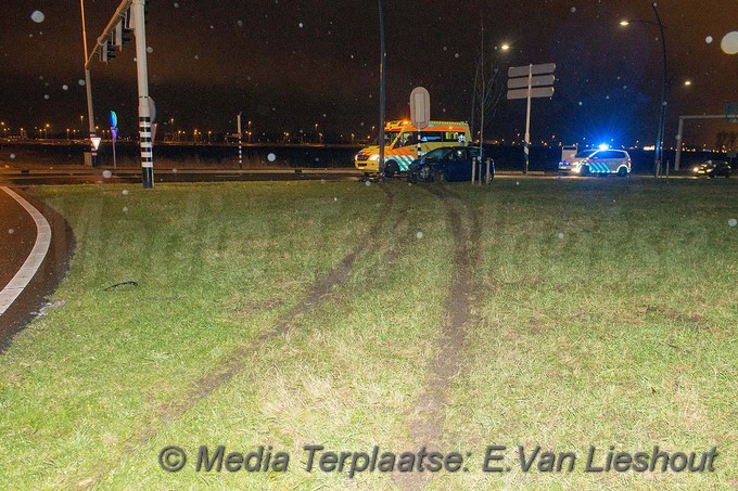 MediaTerplaatse auto mist bocht hoofddorp 30122017 Image00006