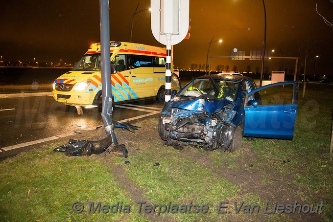 MediaTerplaatse auto mist bocht hoofddorp 30122017 Image00010