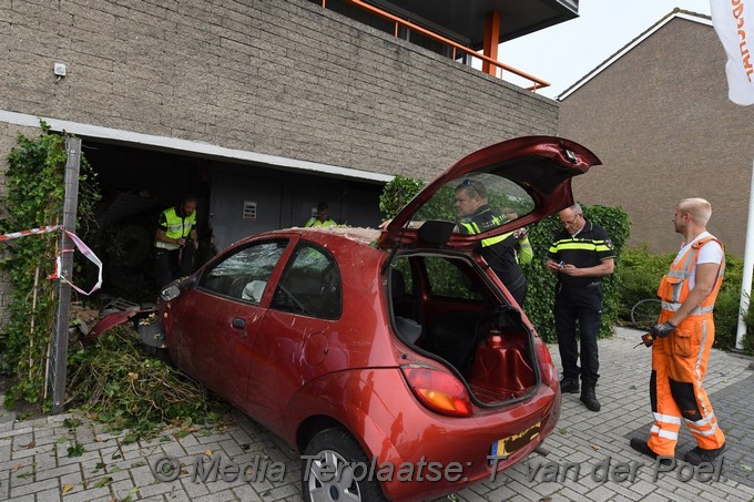 Mediaterplaatse auto mobilist rijdt elektrahuis in sassenheim 14062020 Image00312