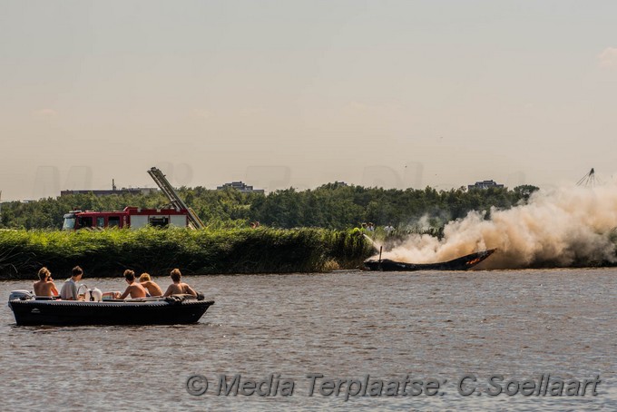 Mediaterplaatse boot brand haarlemmerliede 25062020 Image00002