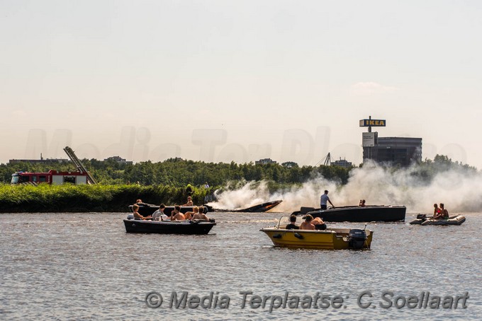 Mediaterplaatse boot brand haarlemmerliede 25062020 Image00003