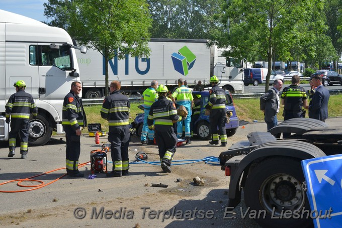 Mediaterplaatse auto mobilist zwaargewond langs a4 shell parkeer terrein Hdp 26052020 Image00002