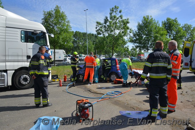 Mediaterplaatse auto mobilist zwaargewond langs a4 shell parkeer terrein Hdp 26052020 Image00007