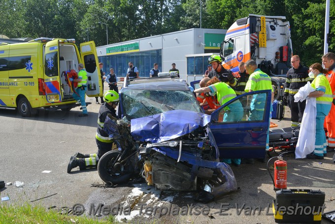 Mediaterplaatse auto mobilist zwaargewond langs a4 shell parkeer terrein Hdp 26052020 Image00009