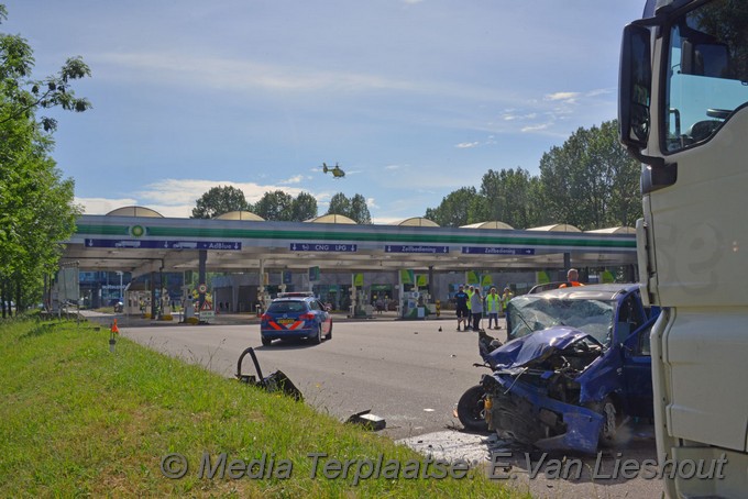 Mediaterplaatse auto mobilist zwaargewond langs a4 shell parkeer terrein Hdp 26052020 Image00013