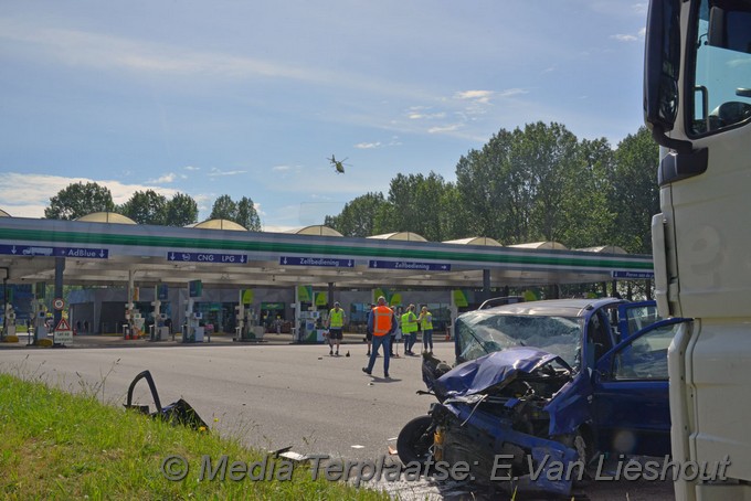 Mediaterplaatse auto mobilist zwaargewond langs a4 shell parkeer terrein Hdp 26052020 Image00014