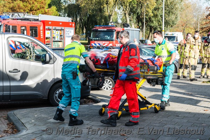 Mediaterplaatse ongeval tijdens het parkeren Aalsmeer 07112020 Image00009