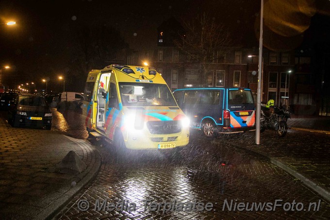 Mediaterplaatse ongeval scooterrijder knel onder auto IJmuiden 11042021 Image00003