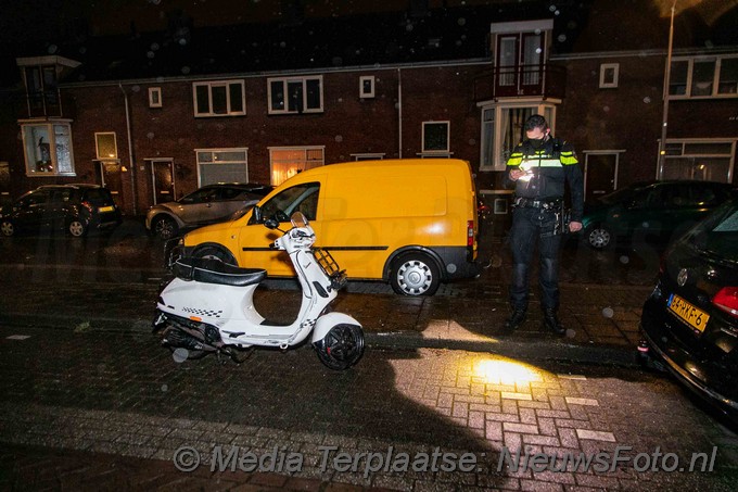 Mediaterplaatse ongeval scooterrijder knel onder auto IJmuiden 11042021 Image00008