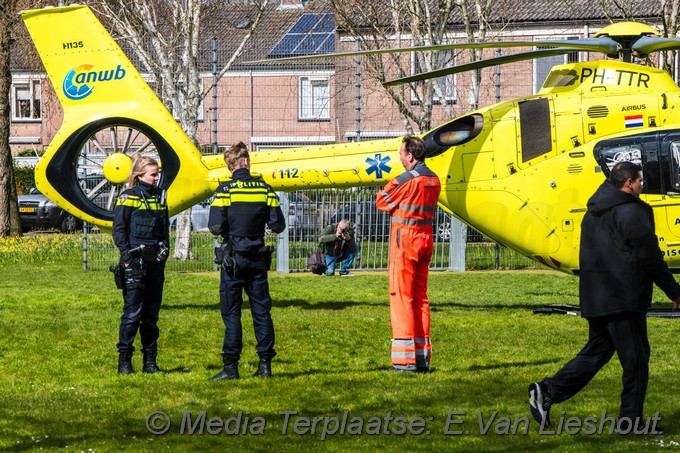 Mediaterplaatse traumahelikopter trekt mensen Rijsenhout 11042021 Image00002