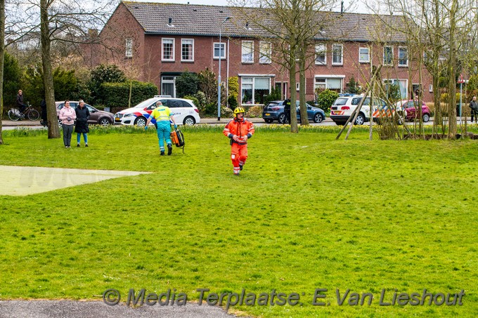 Mediaterplaatse traumahelikopter trekt mensen Rijsenhout 11042021 Image00010