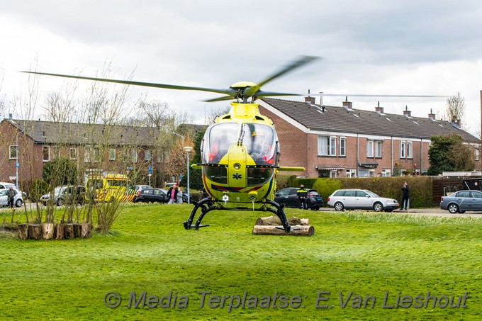 Mediaterplaatse traumahelikopter trekt mensen Rijsenhout 11042021 Image00012