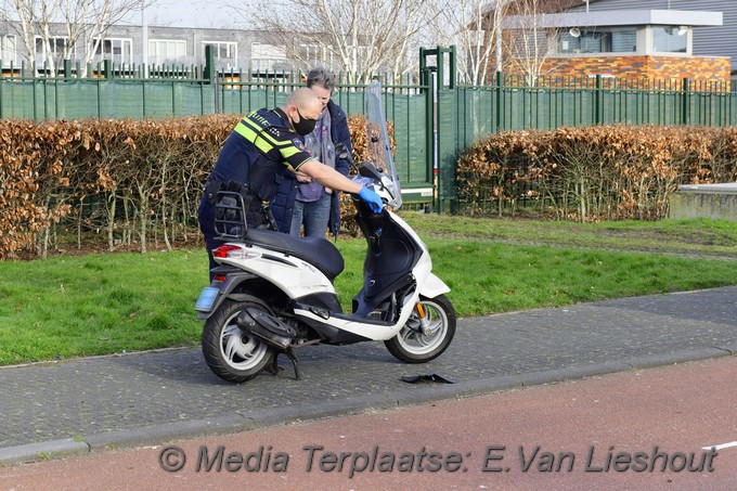 Mediaterplaatse Nieuw Vennep Scooterrijder gewond na aanrijding met personenwagen 23022021 Image00002