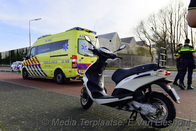 Mediaterplaatse Nieuw Vennep Scooterrijder gewond na aanrijding met personenwagen 23022021 Image00006