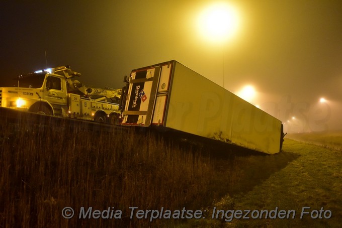Mediaterplaatse vrachtwagen slipt op de a12 27022021 Image00011