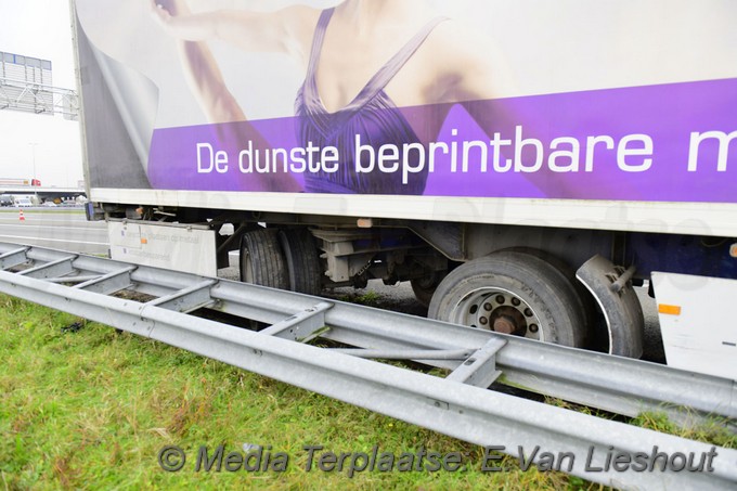 Mediaterplaatse vrachtwagen verliest zijn trailer op de a4 hdp 09112021 Image00003