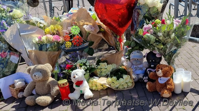 Mediaterplaatse politie herdenkt bij bloemen zee steenstraat ldn 06062021 Image00011