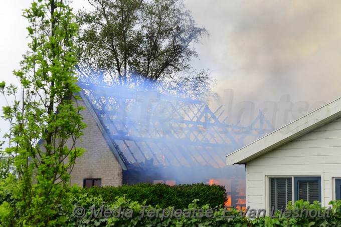 Mediaterplaatse brand in schuur naast woning zwaanshoek 23052021 Image00003