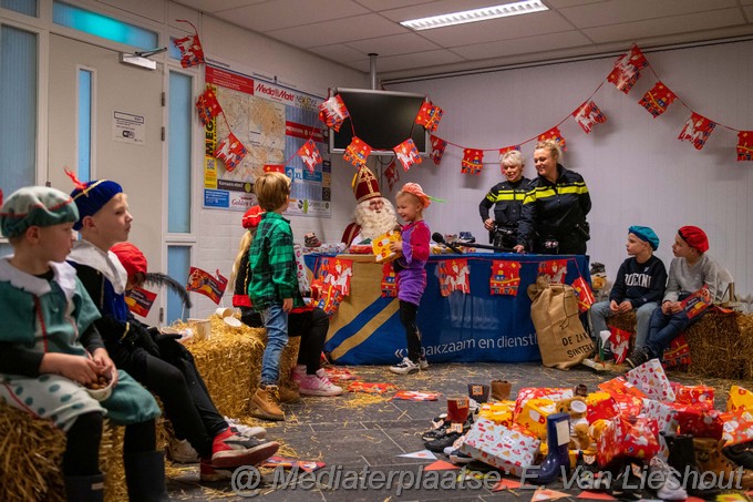 Mediaterplaats Sinterklaas op bezoek bij politie hdp 02122022 Image00015