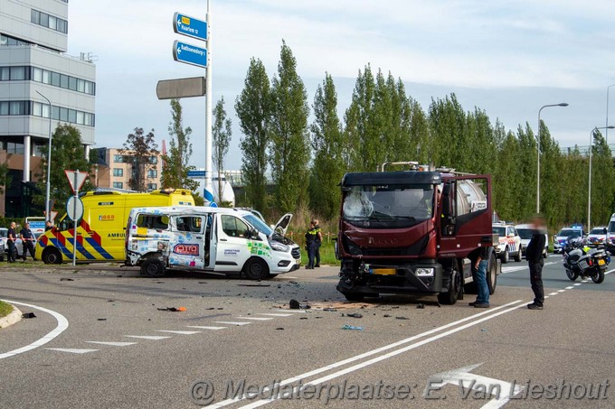 Mediaterplaatse zeven gewonden bij ongeval busje vrachtwagen badhoevedorp 04102022Image00020