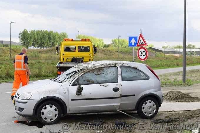 Mediaterplaatse auto op zijn kop na ongeval Hoofddorp 08092022Image00006