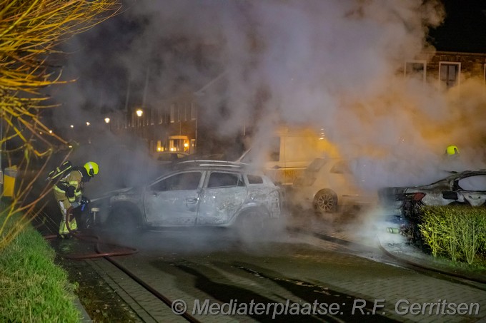 Mediaterplaatse voertuigbrand waddinxveen johan zocherstraat 16122023 Image00005