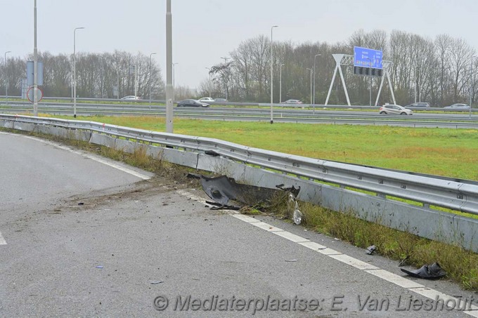 Mediaterplaatse auto vliegt uit de bocht hoofddorp A4 25122024 Image00003