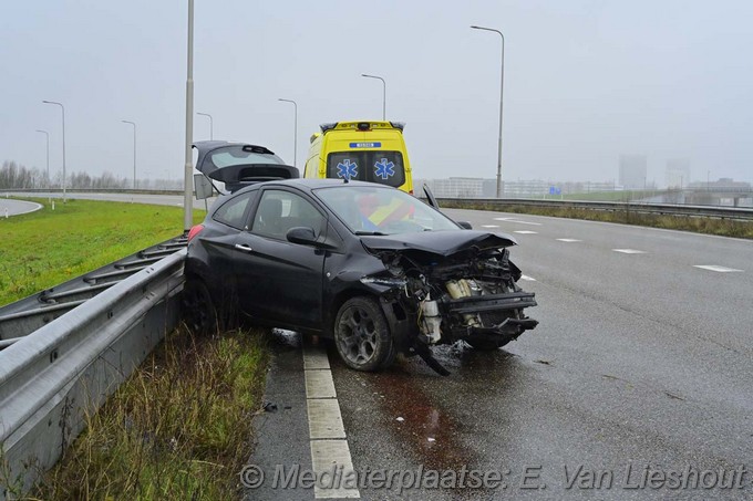 Mediaterplaatse auto vliegt uit de bocht hoofddorp A4 25122024 Image00004