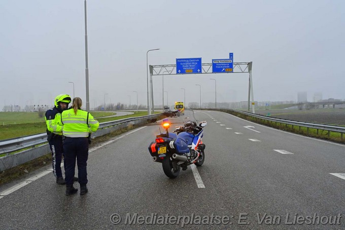 Mediaterplaatse auto vliegt uit de bocht hoofddorp A4 25122024 Image00006