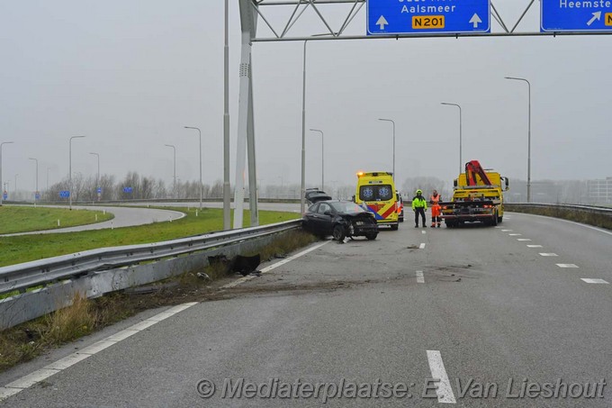 Mediaterplaatse auto vliegt uit de bocht hoofddorp A4 25122024 Image00008