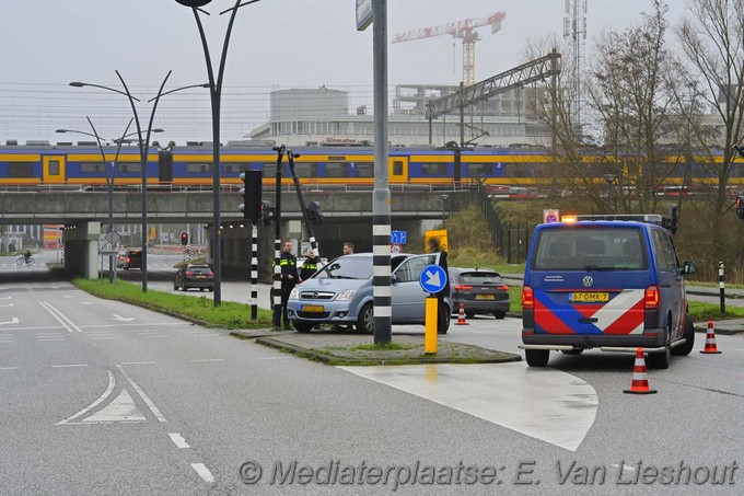 Mediaterplaatse auto slipt in de bocht hoofddorp 26122024 Image00001