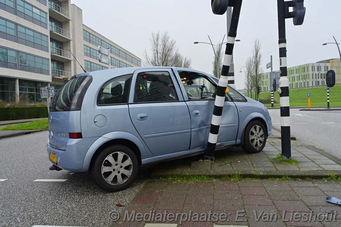 Mediaterplaatse auto slipt in de bocht hoofddorp 26122024 Image00004