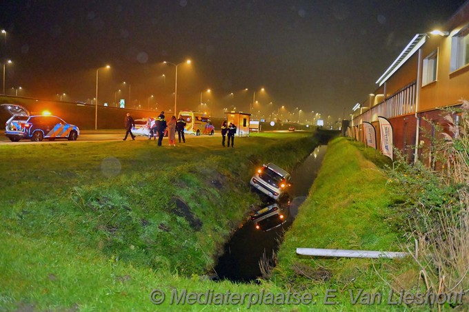 Mediaterplaatse auto vliegt uit de bocht rozenburg 26122024 Image00002