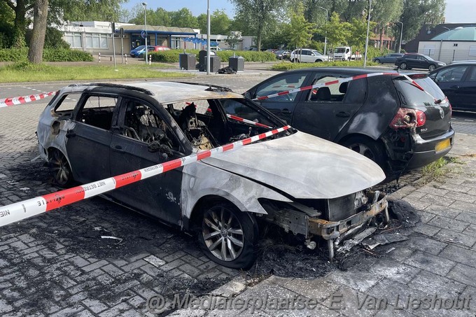 Mediaterplaatse auto brand twee voertuigen hoofddorp 24052024 Image00003