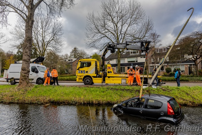Mediaterplaatse voertuig te water groenhoverweg gouda 22112024 Image00015