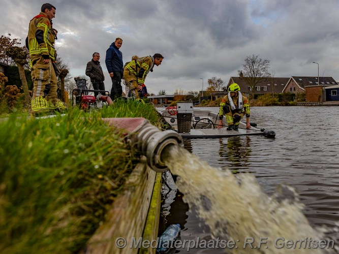 Mediaterplaatse zinkende sloep in nieuwerbrug 26112024 Image00001