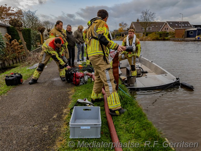 Mediaterplaatse zinkende sloep in nieuwerbrug 26112024 Image00004