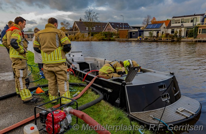 Mediaterplaatse zinkende sloep in nieuwerbrug 26112024 Image00009