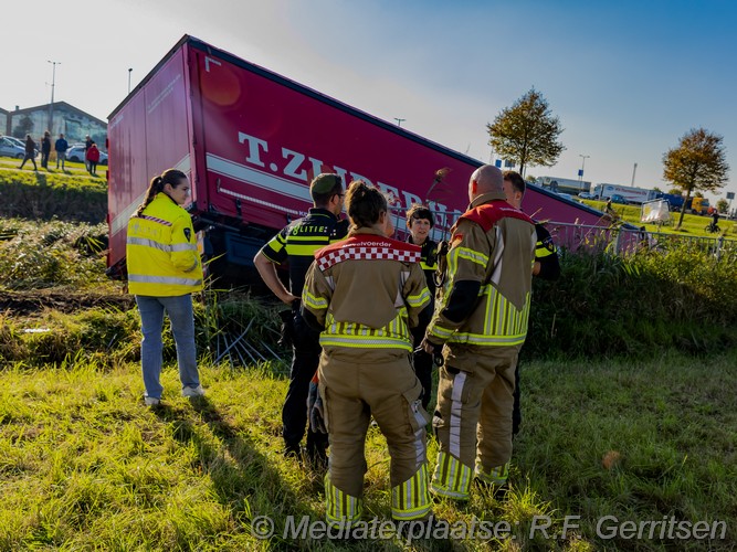 Mediaterplaatse vrachtwagen te water bredeweg waddinxveen 24102024 Image00008