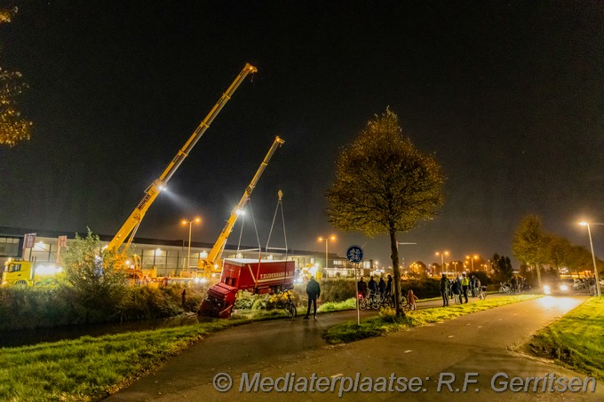 Mediaterplaatse vrachtwagen te water bredeweg waddinxveen 24102024 Image00017