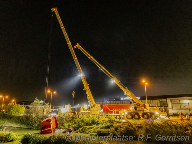 Mediaterplaatse vrachtwagen te water bredeweg waddinxveen 24102024 Image00021