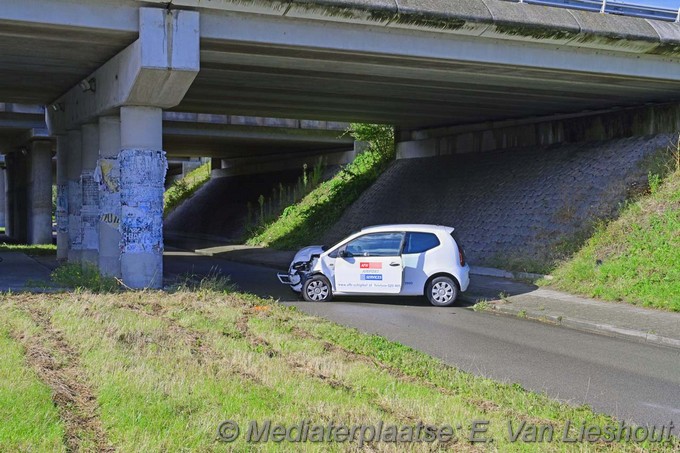 Mediaterplaatse auto tegen pijler rozenburg 26092024 Image00003