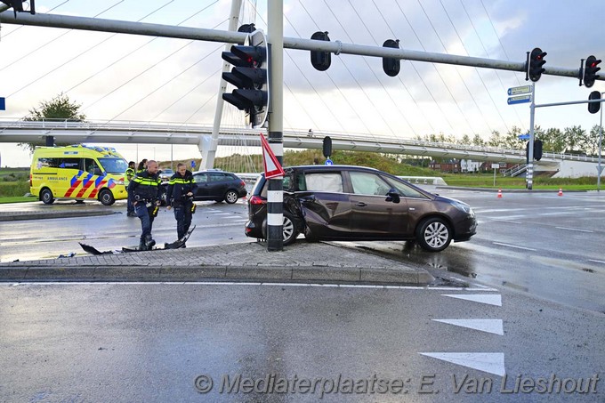 Mediaterplaatse veel schade bij ongeval bennebroekerweg nieuw vennep 28092024 Image00002