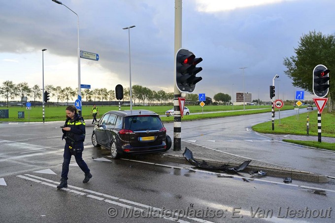 Mediaterplaatse veel schade bij ongeval bennebroekerweg nieuw vennep 28092024 Image00006