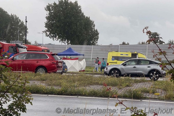 Mediaterplaatse auto klapt op lijnbus hoofddorp 07072024 Image00001