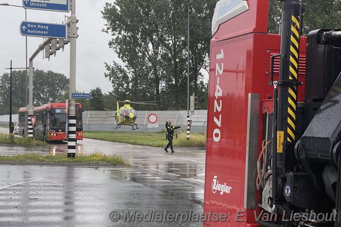 Mediaterplaatse auto klapt op lijnbus hoofddorp 07072024 Image00006